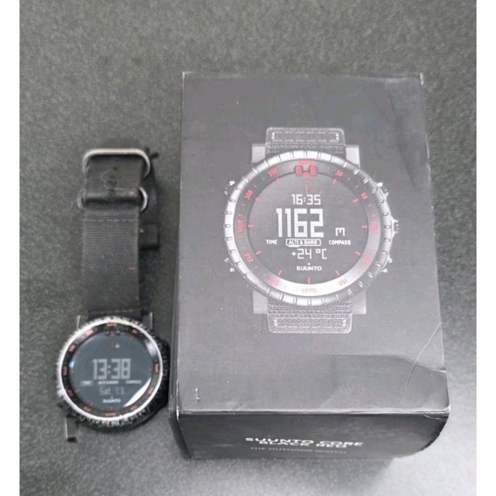 SUUNTO Watch Core Black Red Altimeter Barometer SS023158000 from Japan *flaws